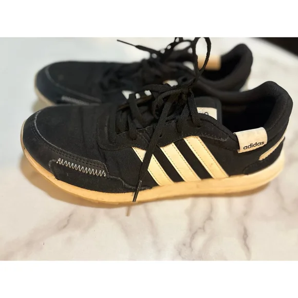 Adidas shoes - Picture 2 of 5